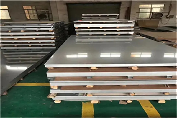 304不銹鋼板按制造方法可分為熱軋和冷軋。根據(jù)鋼種的結(jié)構(gòu)特點(diǎn)
